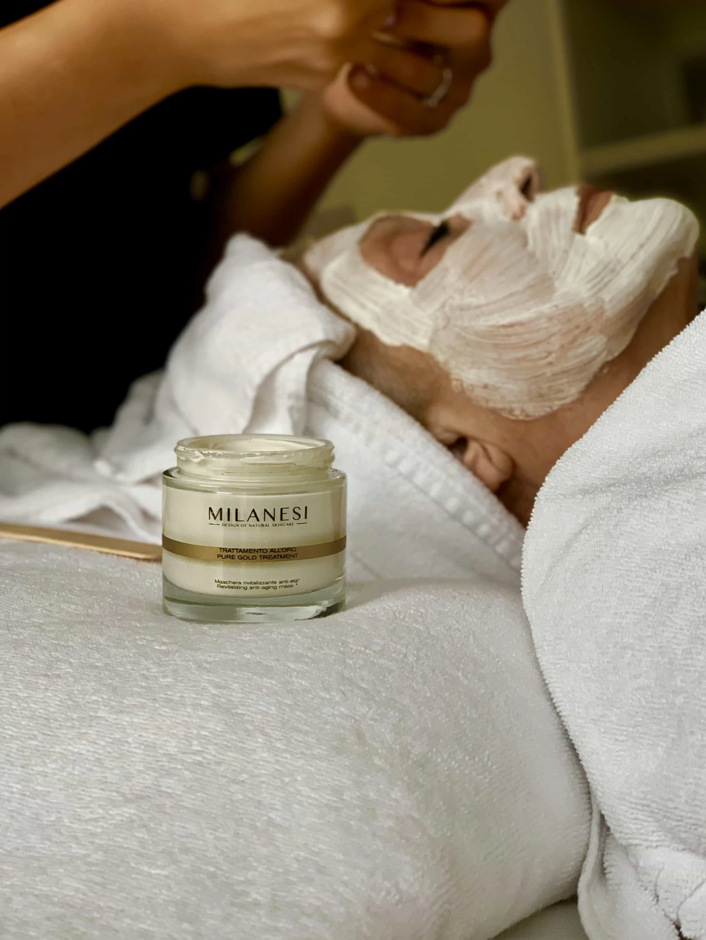 Érett bőr kezelése, ránctalanítás és bőrfeszesítés arannyal és sáfránnyal